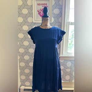 Beautiful, flowy dress, and very comfortable! Perfect for summer!